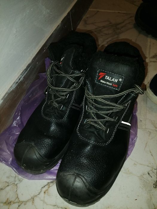 продаю зимние рабочие ботинки