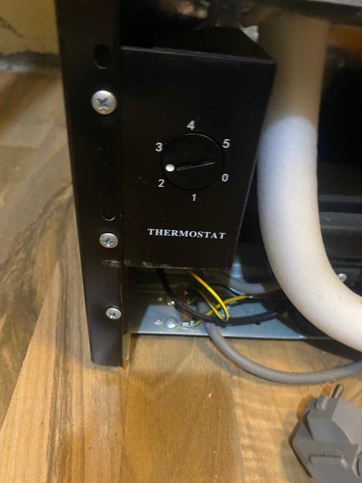 Crown Mini хладилник CM-49B – 49L, използван