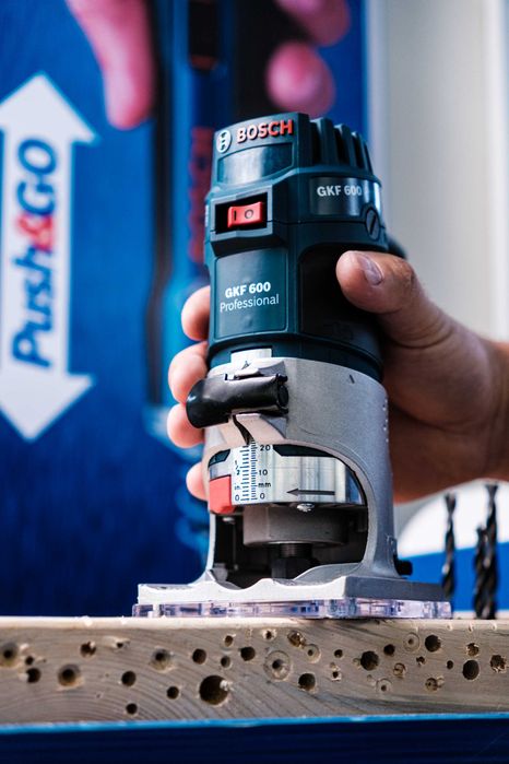 Фрезер кромочный Bosch GKF 600 Professional