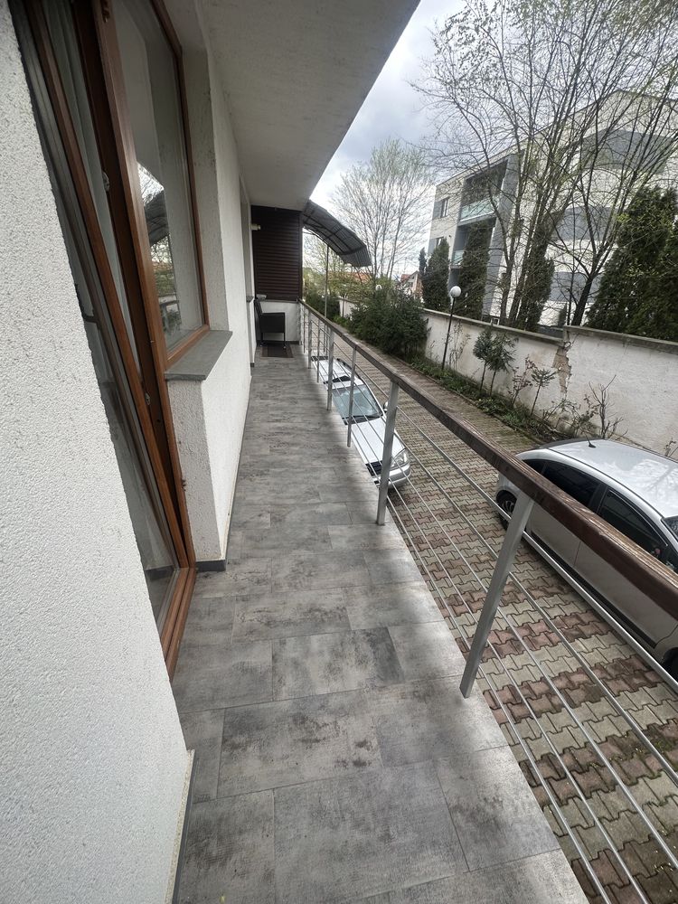 Vand Apartament cu garaj,beci si loc de parcare!