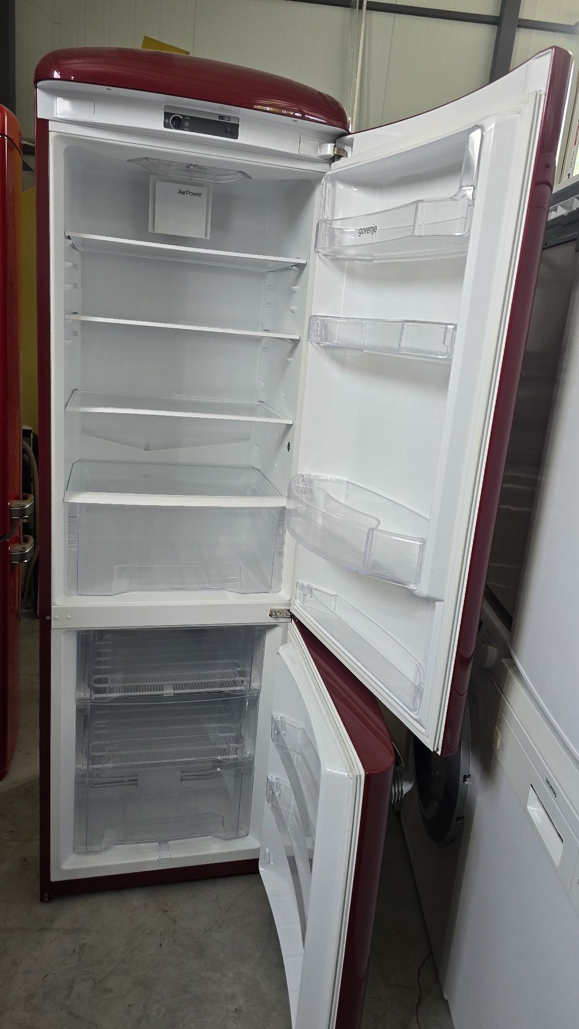 Хладилник с фризер Gorenje retro