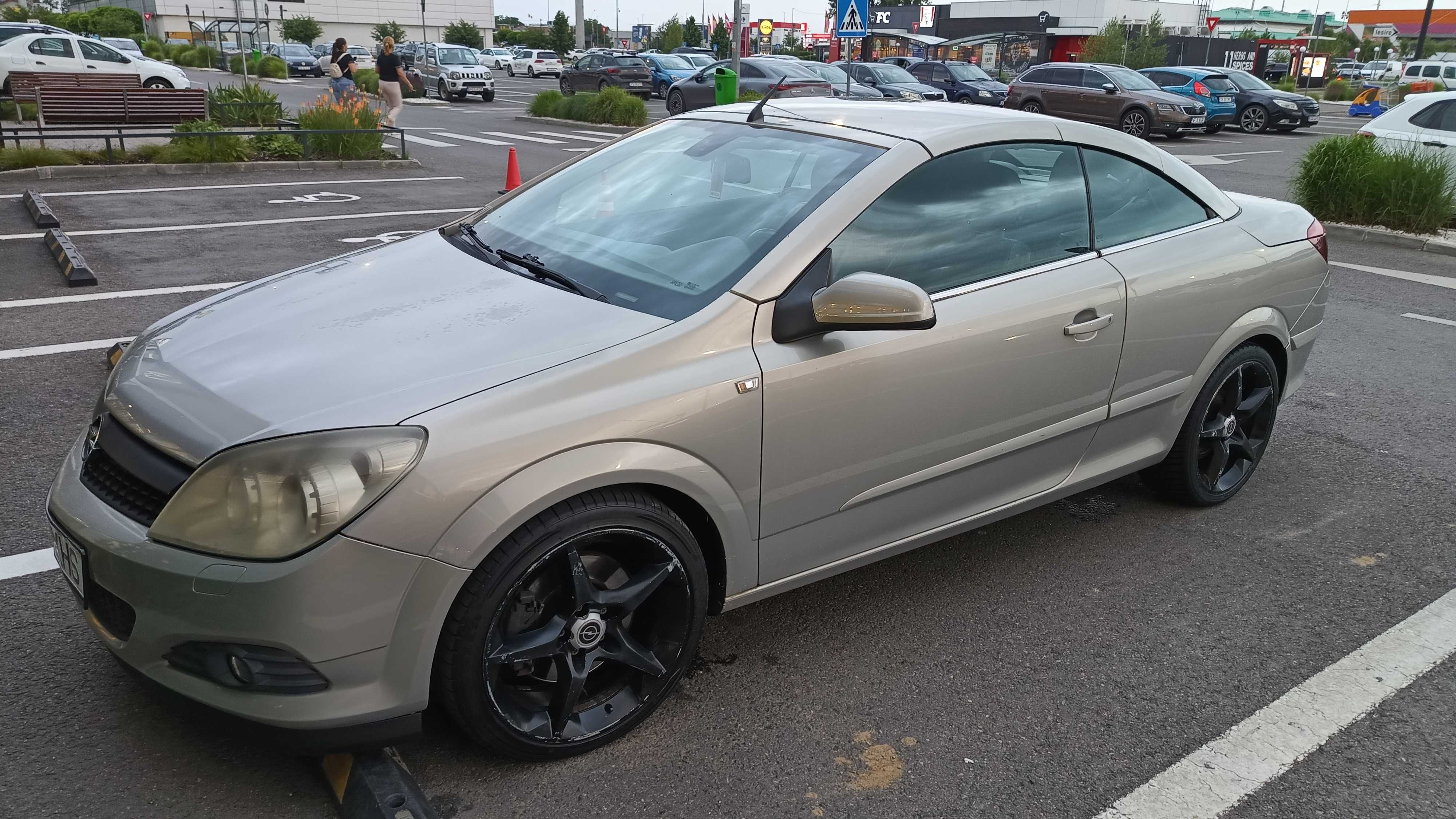 Opel Astra Twin Top (decapotabil)