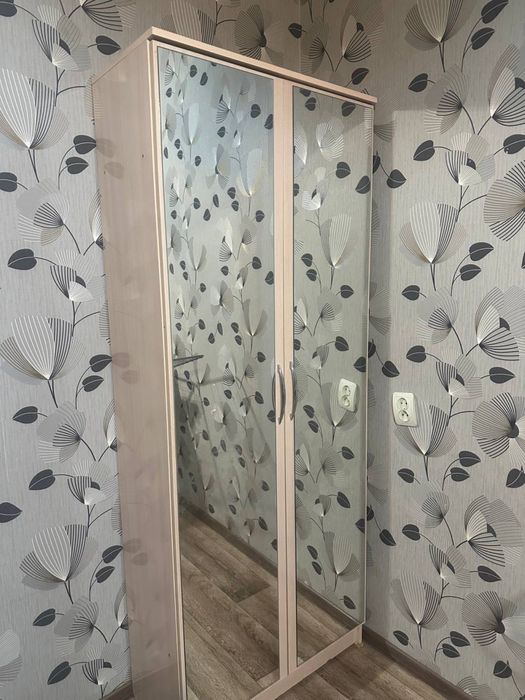 Шкаф с зеркалом