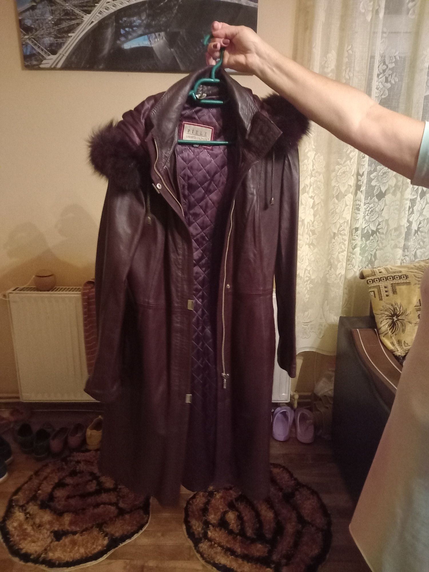 Haină de piele vișinie