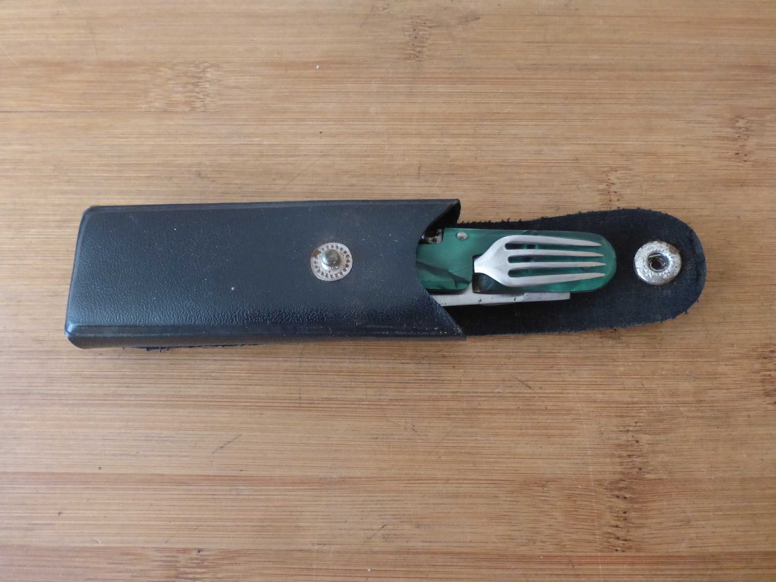 Джобно ножче 6 инструмента с виличка зелено с калъф