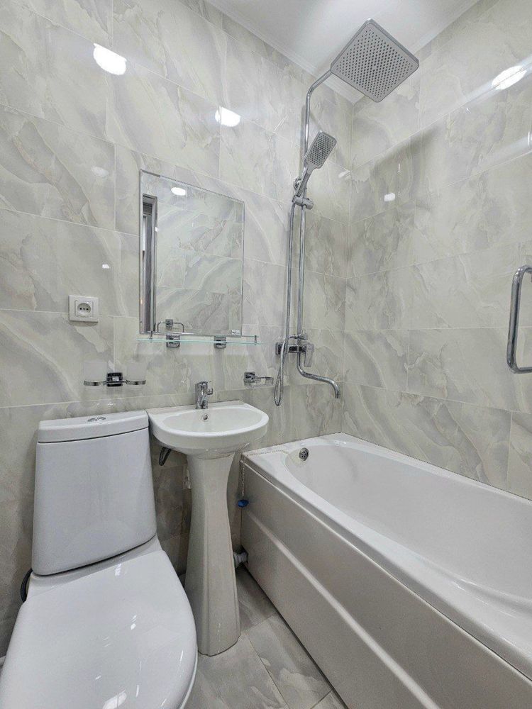 Новза метро 30кв.м Продам 1-комнатную кирпич балкон 1,5/3 Чиланзар-5!