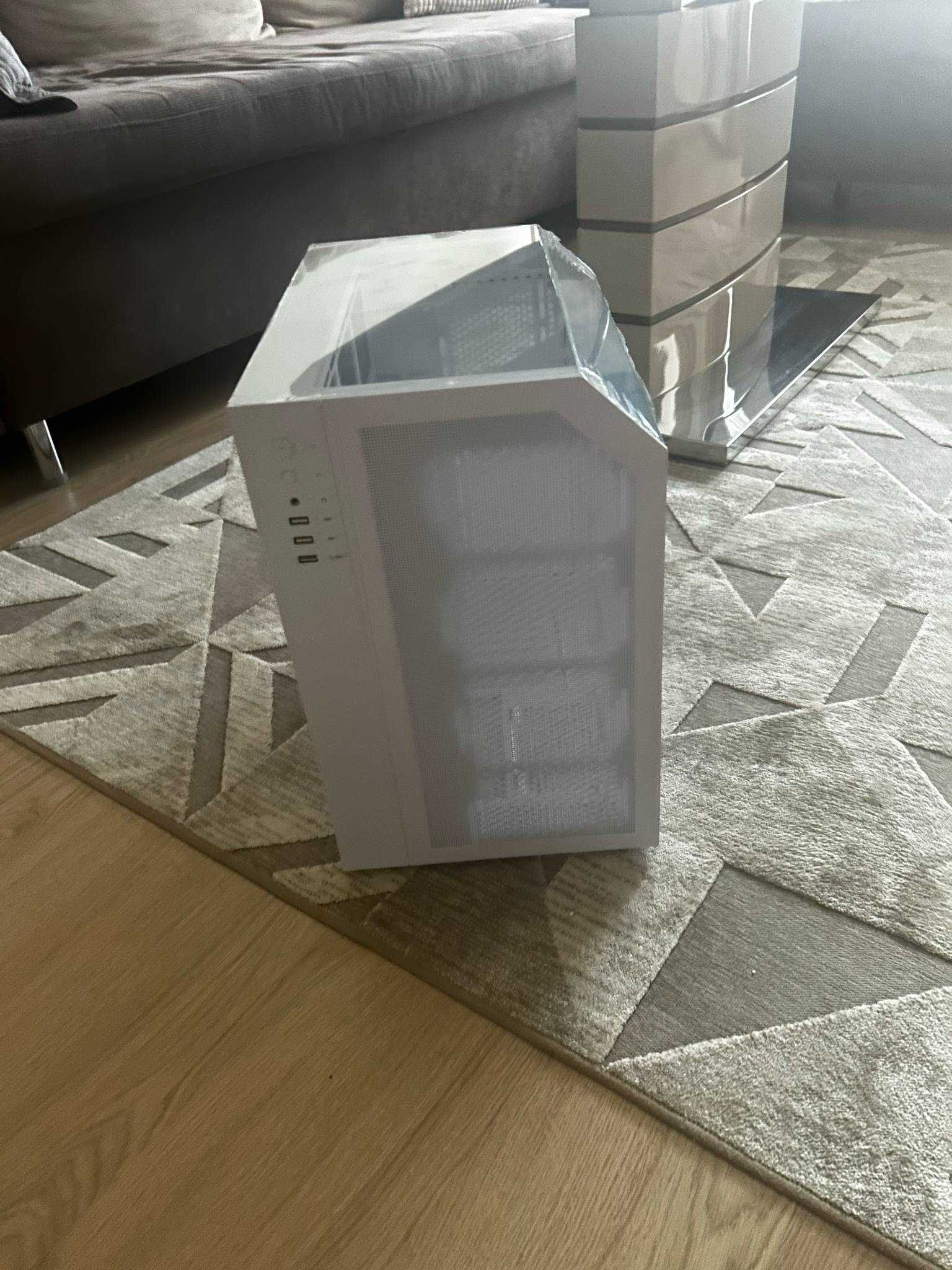 Продавам PC кутия тип "Fishtank" – Бяла (400 лв)