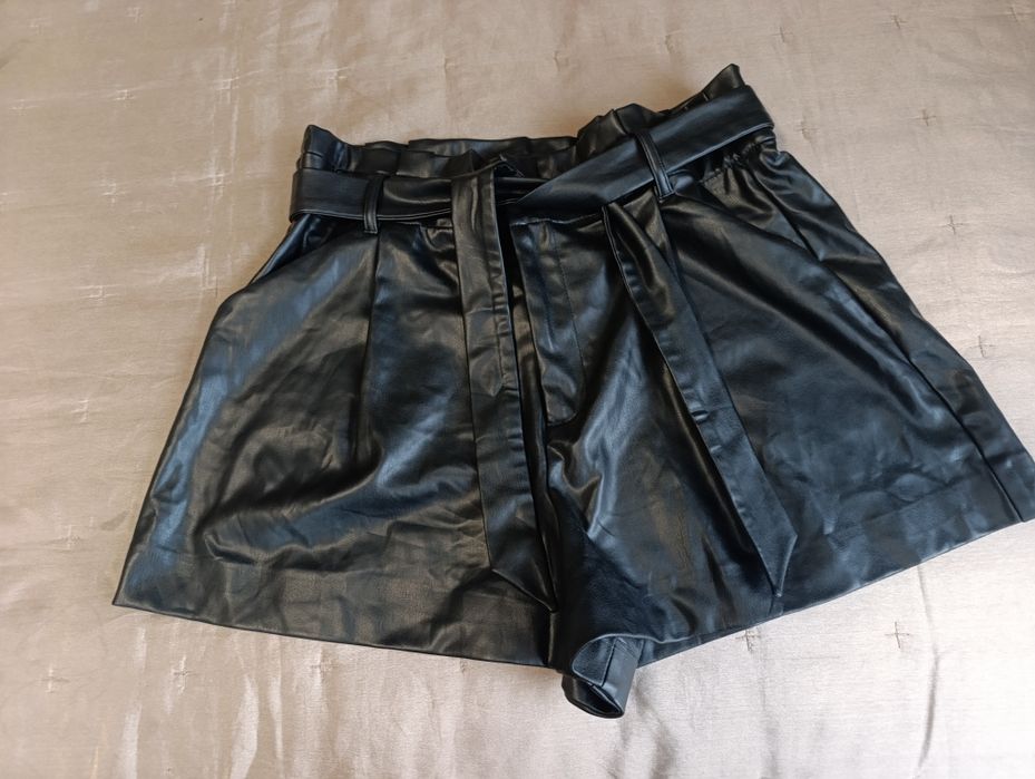 Кожени къси панталони Zara