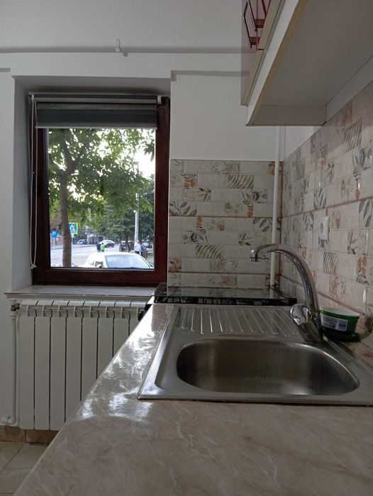 Închiriez garsoniera ultracentral pe termen lung.