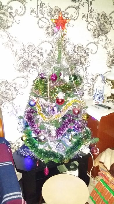 Продам  ёлку в хорошем состоянии