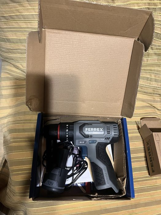 Акумулаторен винтоверт FERREX 12V чисто нов с батерия и зарядно
