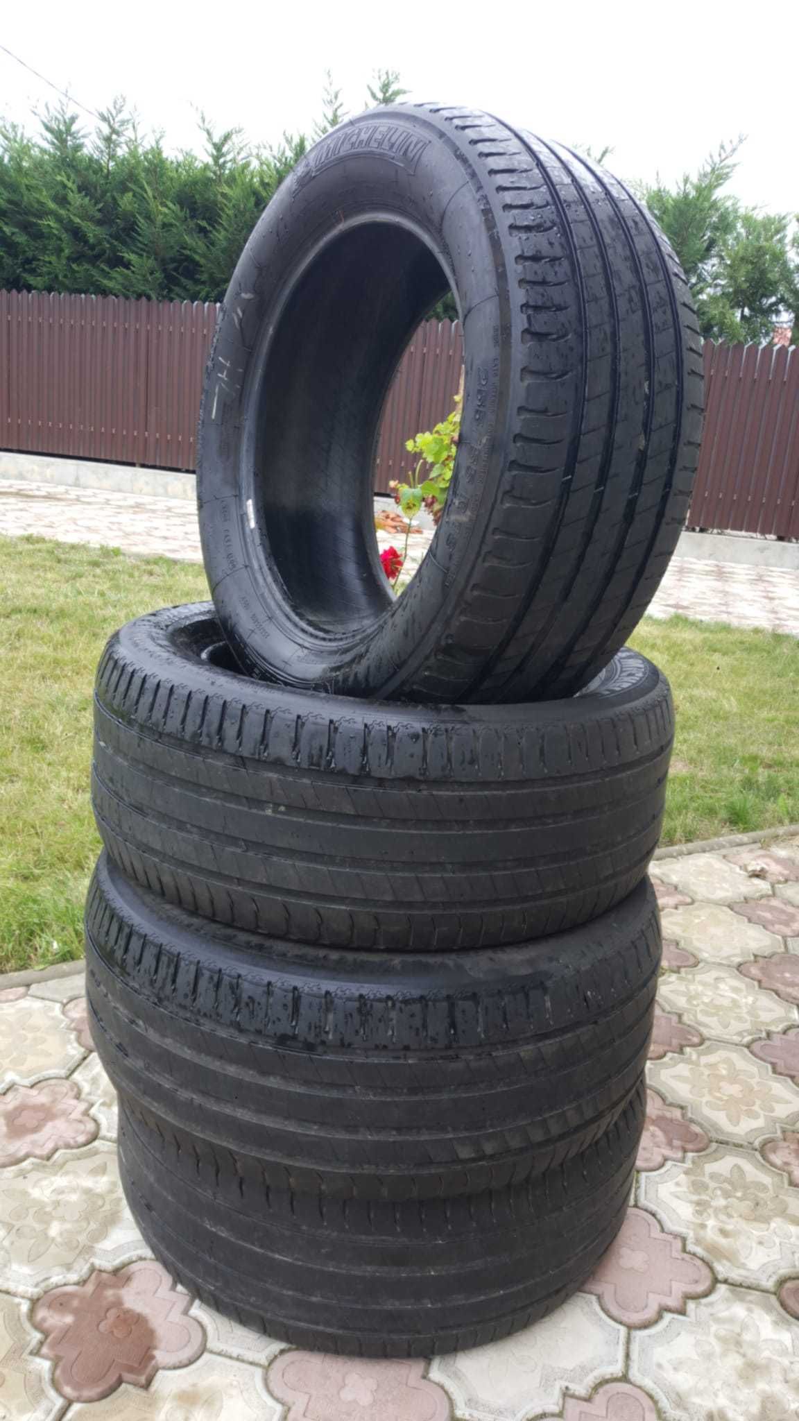 Vând 4 cauciucuri de vară 255 55 R18 Michelin