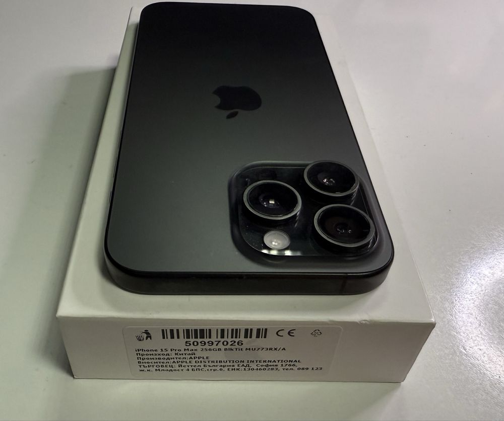 Продавам iPhone 15 Pro MAX 256GB Black Titanium