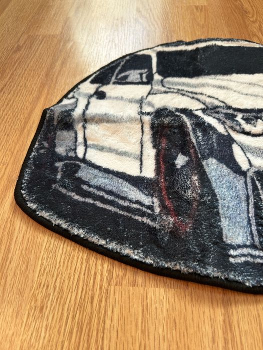Килим с изображението на BMW автомобил