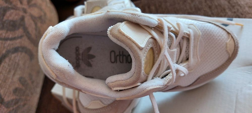 Adidași adidas piele, nr.33, aproape noi!