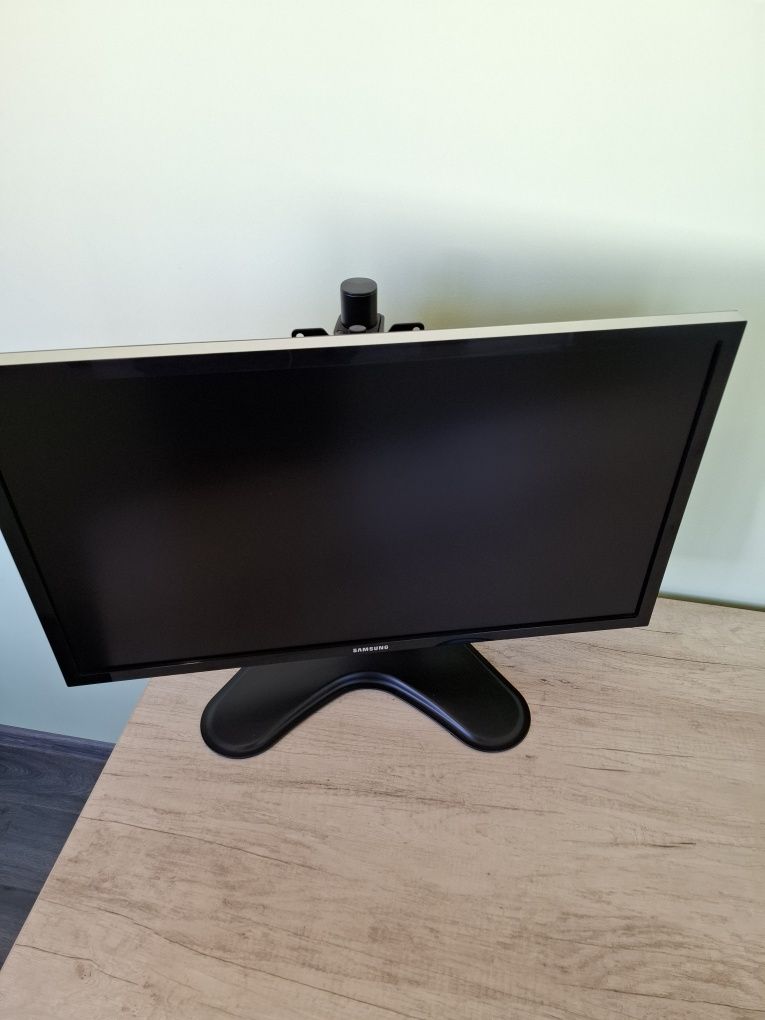 Monitor Samsung 32 inchi