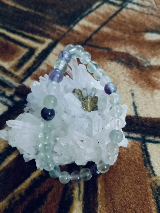 Гривна от естествен Флуорит