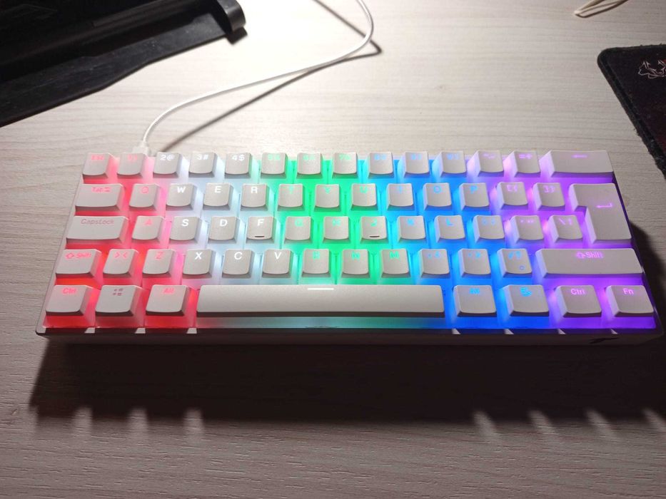 Tastatură mecanică cu iluminare RGB | Tecurs MK203 – Ca Nouă!