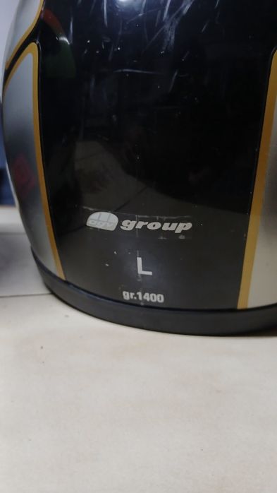 Pantaloni de piele căști moto