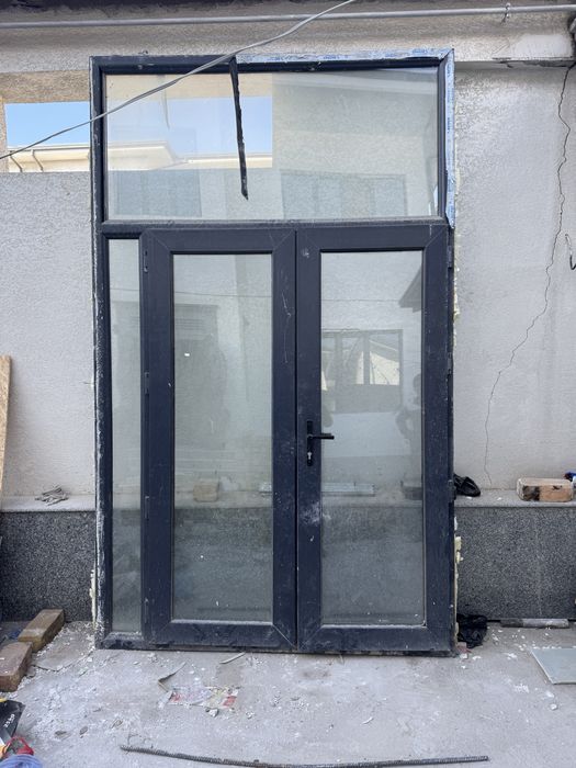 Дверной блок из ПВХ