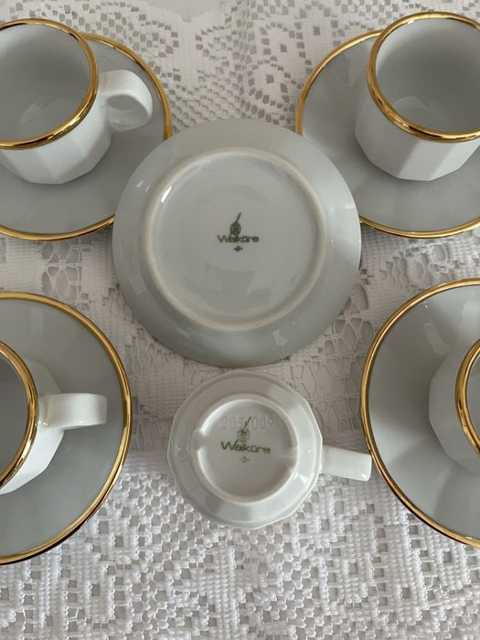 Set 5 cescute de cafea expresso. Din portelan fin si elegant.