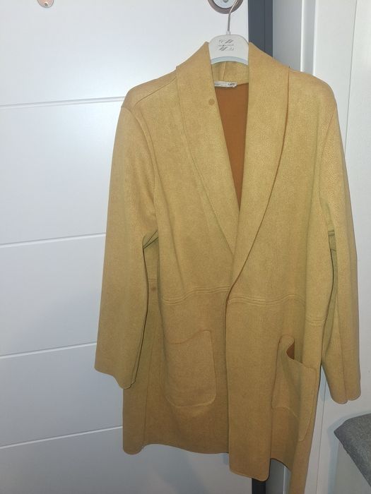 Pardesiu zara mărimea L galben ocru