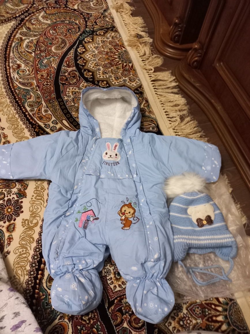 Продам комбинизон с шапочкой и мех.наушники
