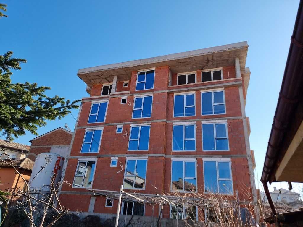 Тристаен апартамент за продажба в широк център на гр. Благоевград