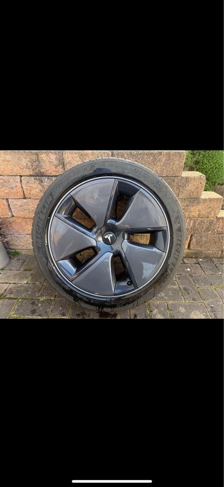 Set complet cauciucuri iarna+ jante originale Tesla Model 3