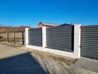 Construim garduri din panouri stil jaluzele, sipca metalica si altele