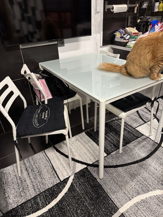 Masa sticla plus 4 scaune