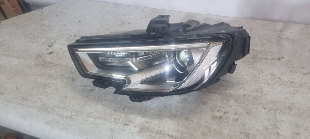 Far stanga bi xenon led Audi A3  2016