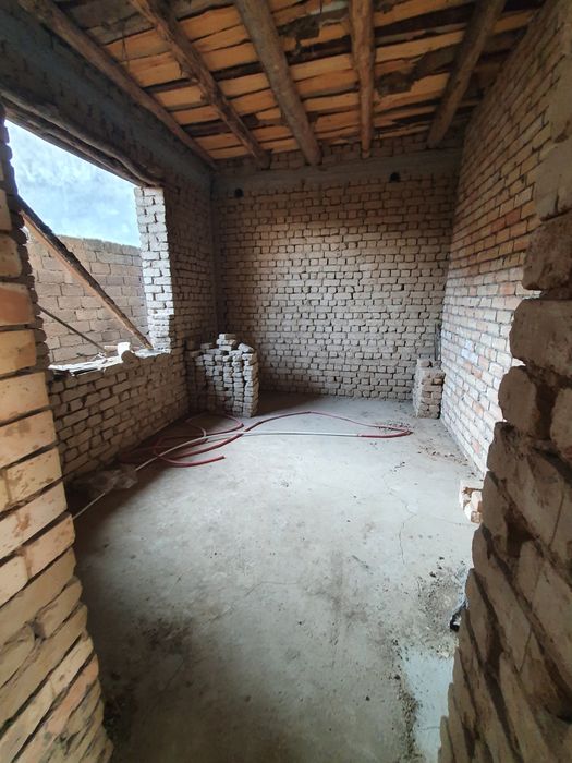 Учаска,коробка сотилади.