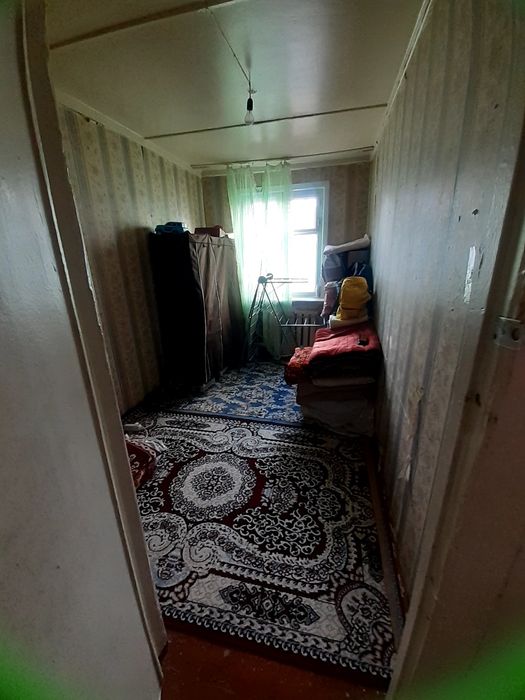 Sputnik 8   2  xonali  1  chi  etaj   srochni  sotamiz  36 000 $