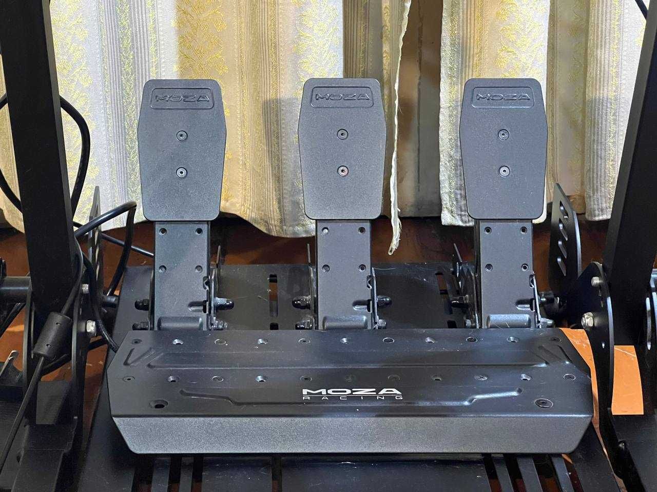 MOZA R5 Bundle + Shifter, HandBrake, Clutch Pedal.