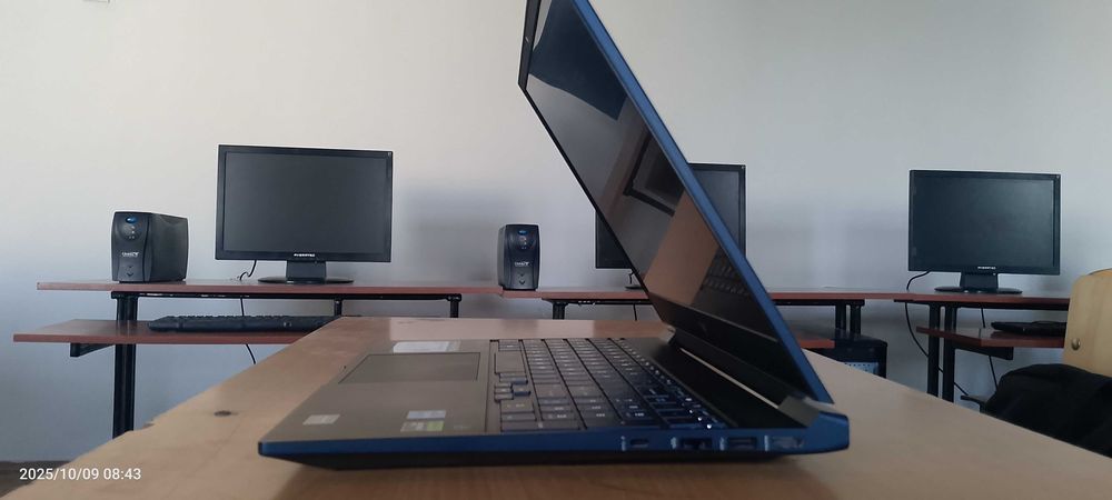 HP Victus 15 – i5/ RTX 3050 / 8GB / 512GB SSD
