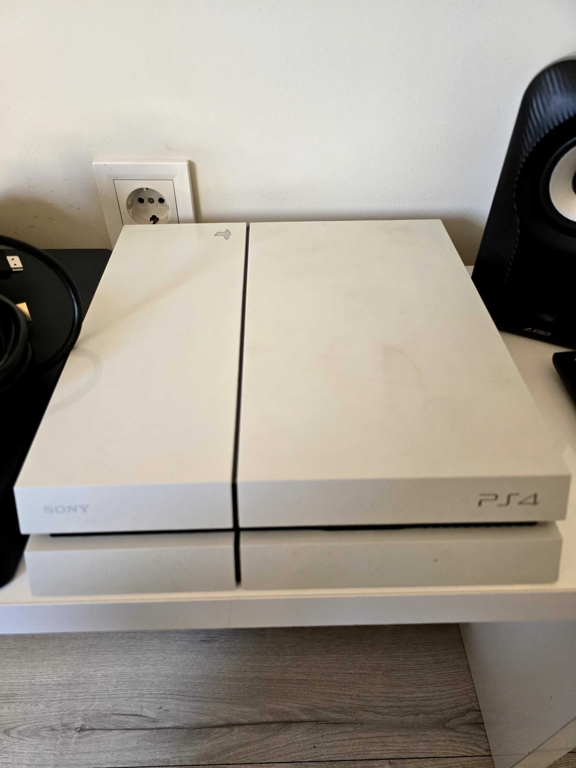 Playstation 4 и Playstation 4 Slim