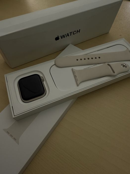 Смарт-часы Apple Watch SE GPS Gen.2 2024 S/M 44 мм бежевый