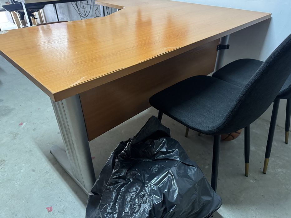 Бюро дървено много запазено с метални крака