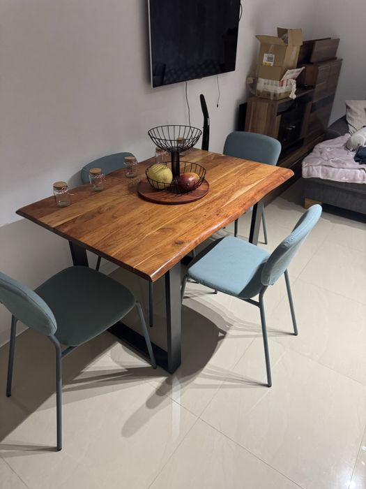 Masă lemn masiv ( salcâm )