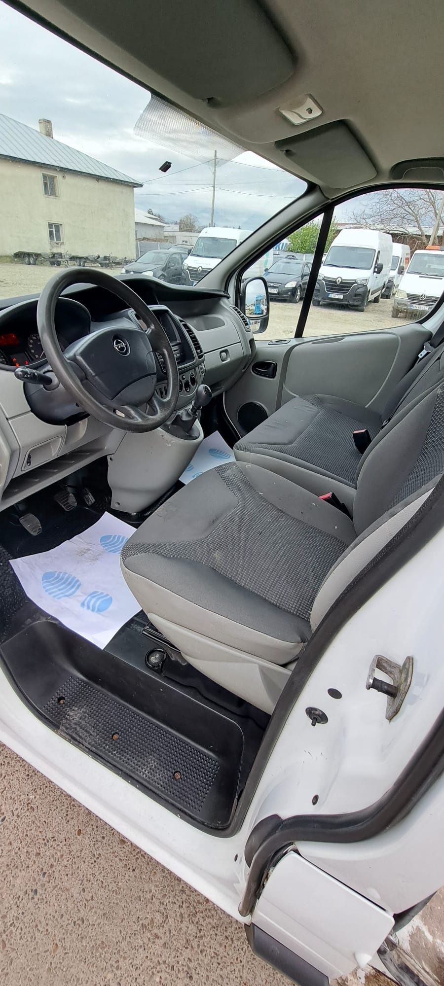 Vivaro Trafic 2.0 dci E5 PASUL LUNG EXTRA ÎNALT USI DOUĂ PĂRȚI an 2012