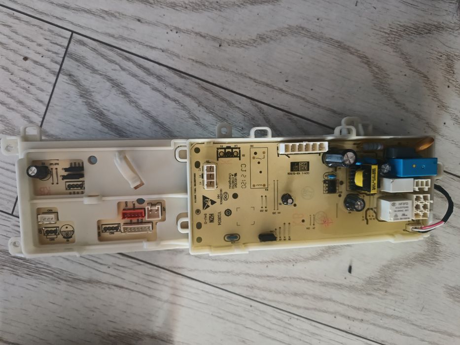 Vând  ,motor  de la o mașină de spălat Samsung.