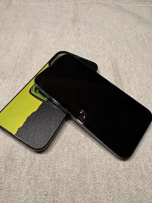 Iphone 13 Pro с пукнат гръб