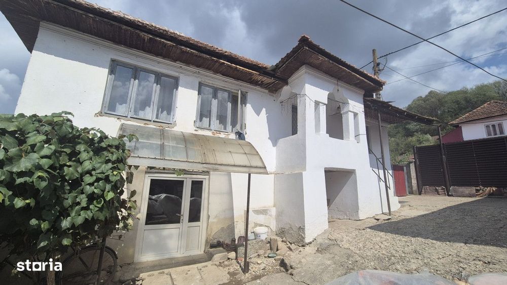 Vanzare casa traditionala in Bengesti-Ciocadia, str. Linia Mare