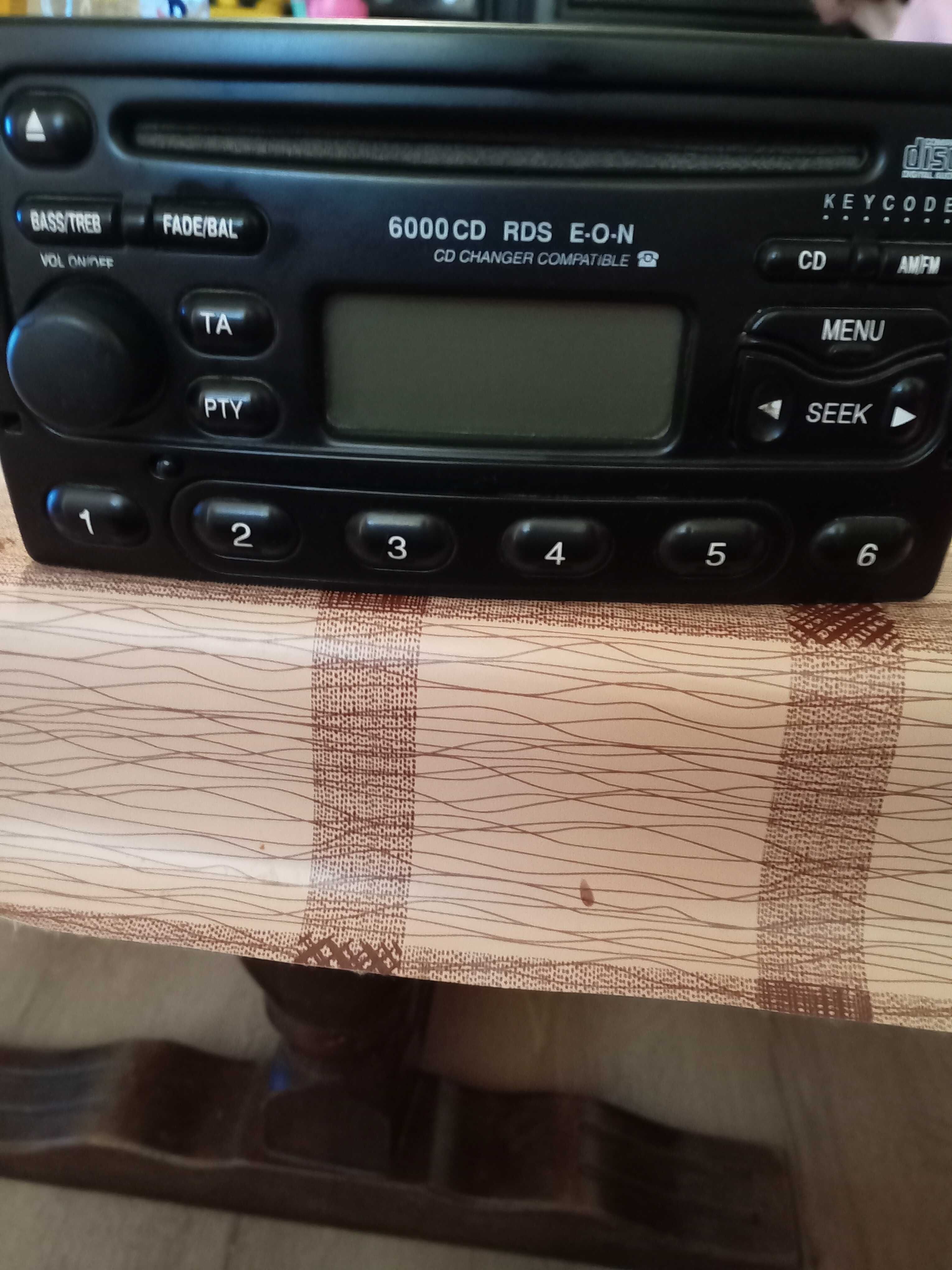Оригинално CD radio Ford Focus 2001