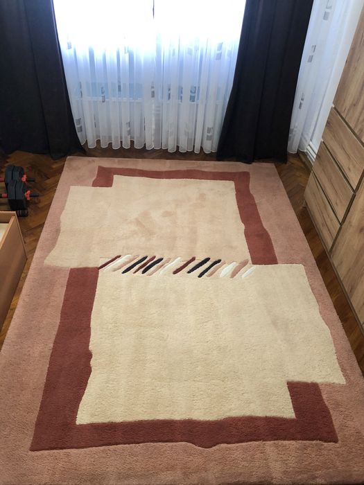 Vând covor persan, lână foarte moale și pufos.