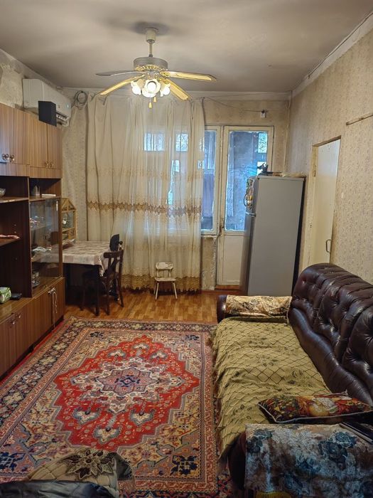 Продаю квартиру Яшнабадский р-он Авиасозлар-1.  3-ком 4-этаж 4-этажном