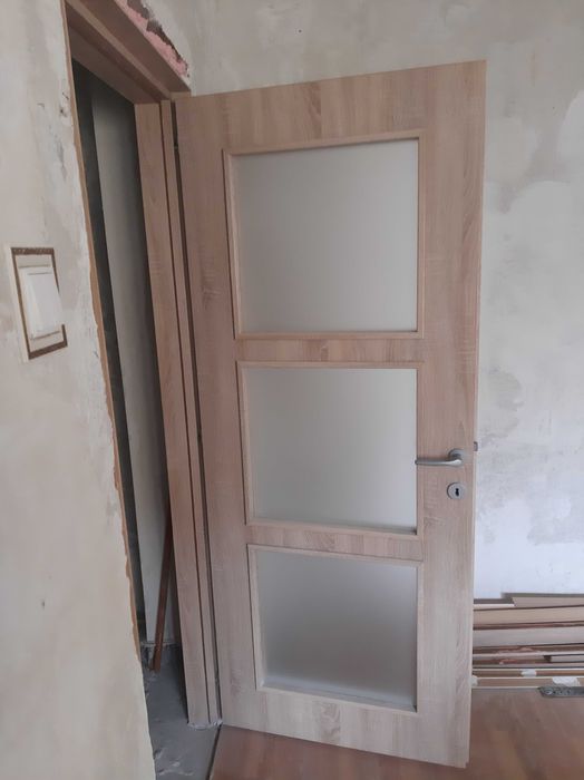Uși de interior în stare bună 7 buc 4 cu geam și 3pline