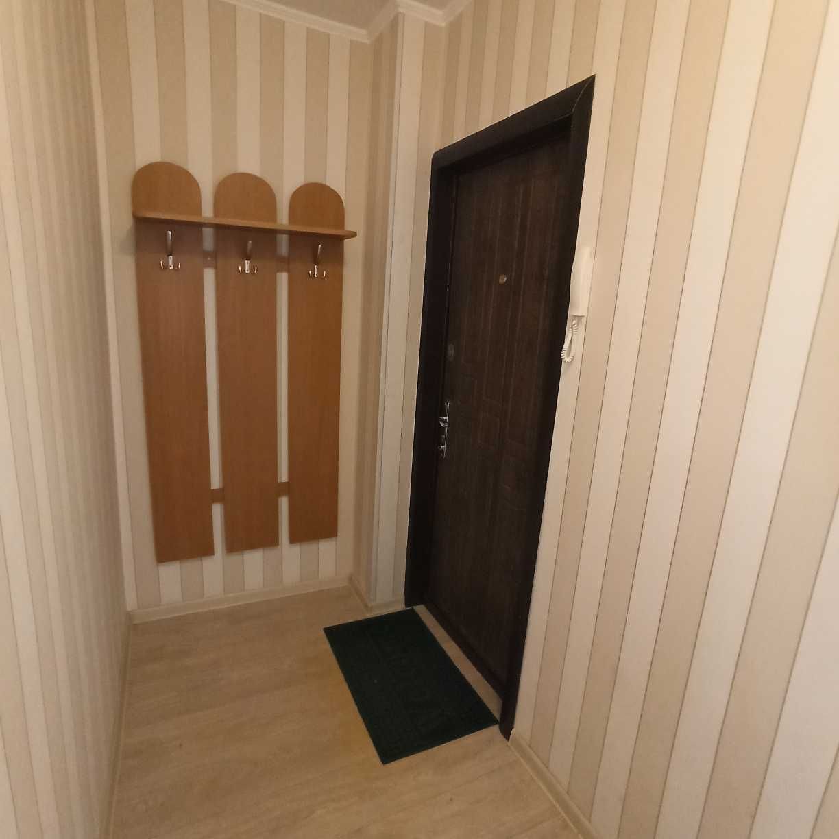 №1405 Продам 2 комнатную квартиру, 3 микрорайон, пр.Республики