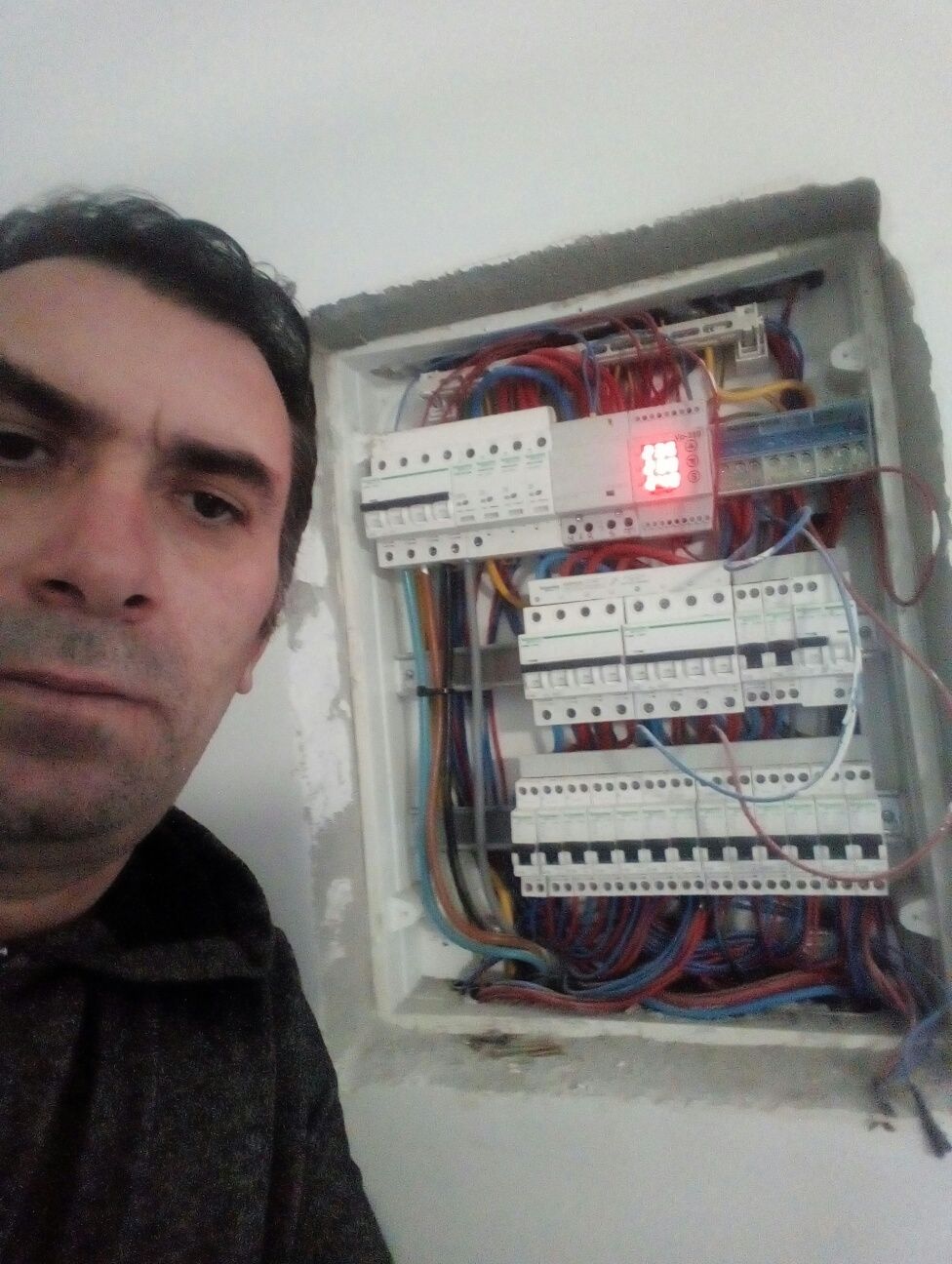 MAISTRU electrician autorizat PROFESIONIST